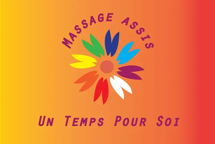 Logo de la micro-entreprise "UnTempsPourSoi" implantée  en Normandie qui intervient dans l'Eure, Seine Maritime, Calvados, Eure-et-Loir, Yvelines, Paris. Spécialisée en massage assis en entreprise. Le design présente une fleur stylisée symbolisant bien-être et relaxation, avec le nom de l'entreprise et l'inscription 'massage assis' au-dessus. Un logo qui reflète la sérénité et l'harmonie offertes par les services de massage en entreprise